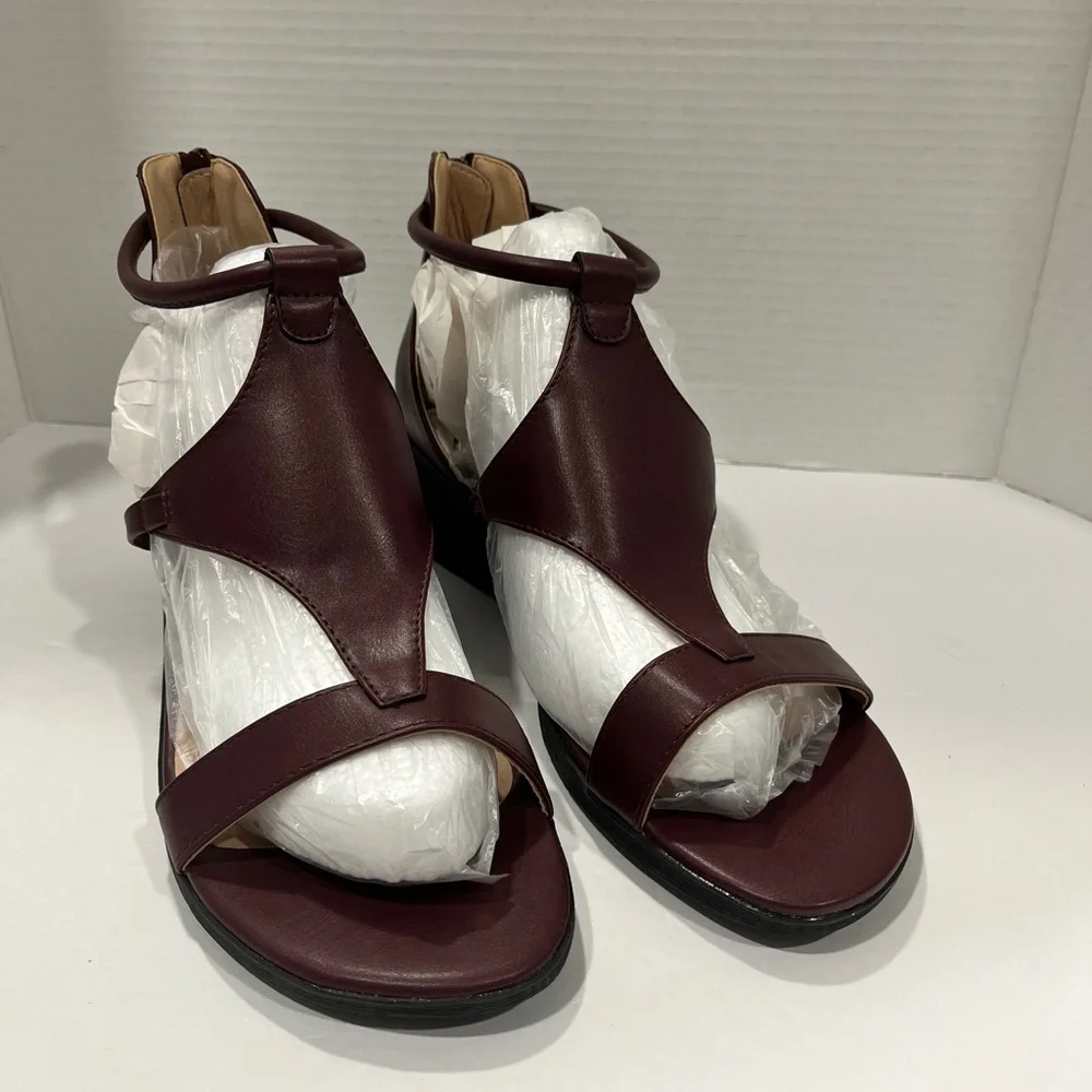 Journee Collection Womens Trayle Wedge Sandals. Size 11. Color:‎ Wine